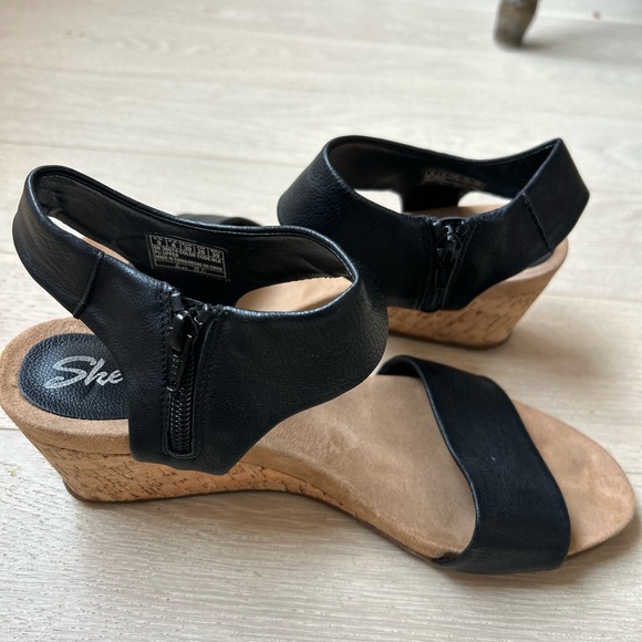 Sketchers Black strap with zipper wedges - Picture 3 of 5